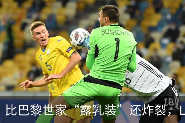 比巴黎世家“露乳装”还炸裂，Lisa丁字裤来了！